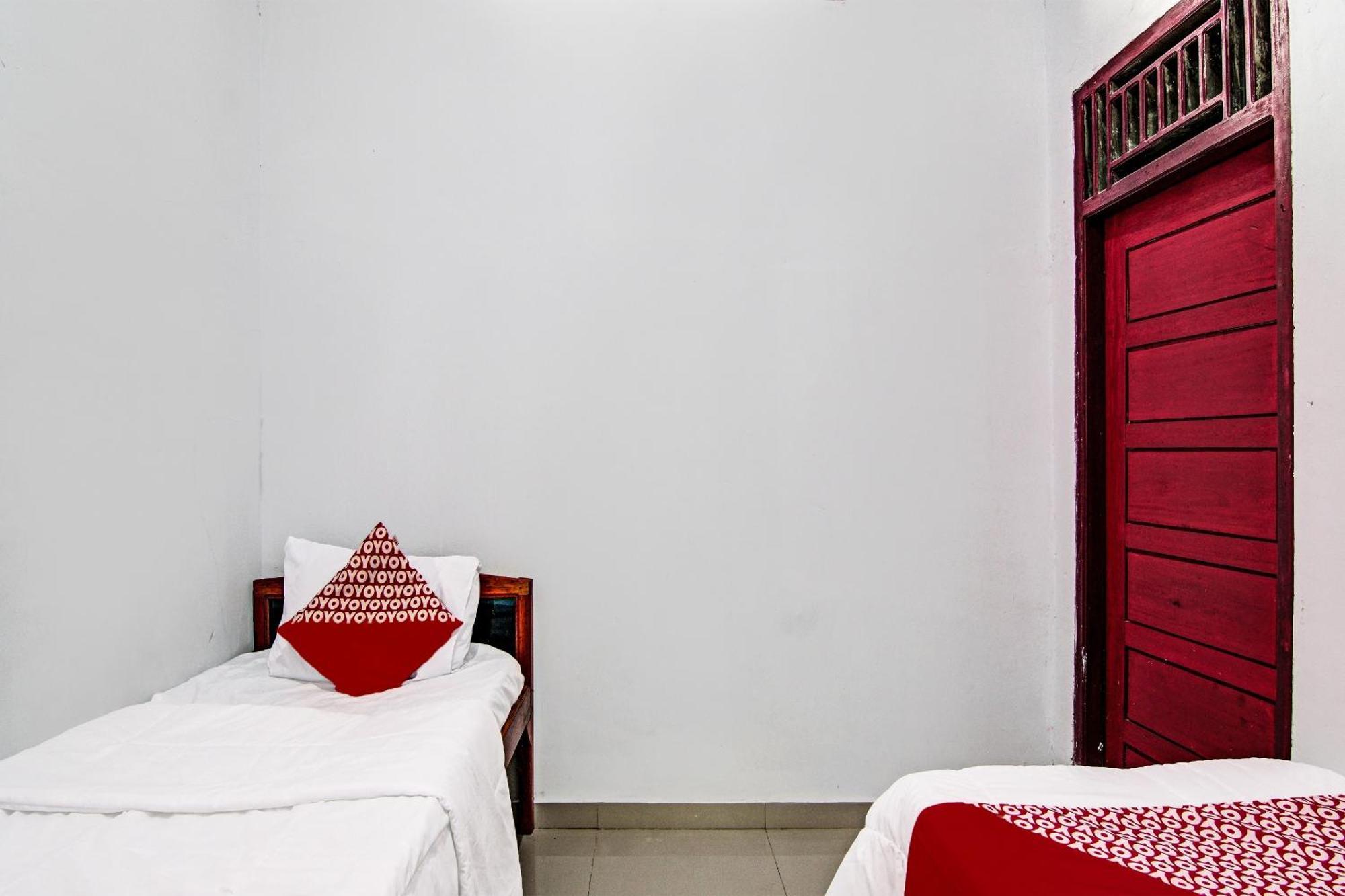 Oyo 92330 Hotel Rindu Sempadan Near Taman Wisata Rindu Sempadan プカンバル エクステリア 写真