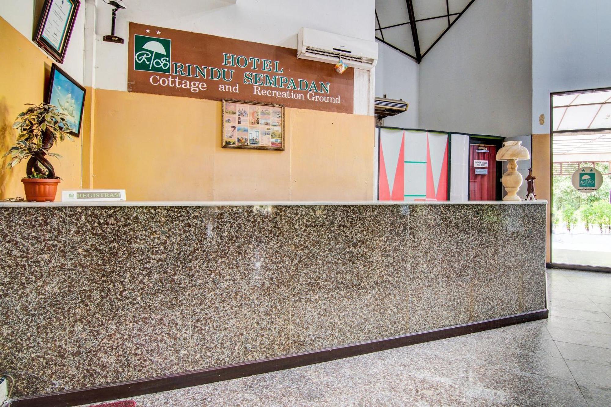Oyo 92330 Hotel Rindu Sempadan Near Taman Wisata Rindu Sempadan プカンバル エクステリア 写真