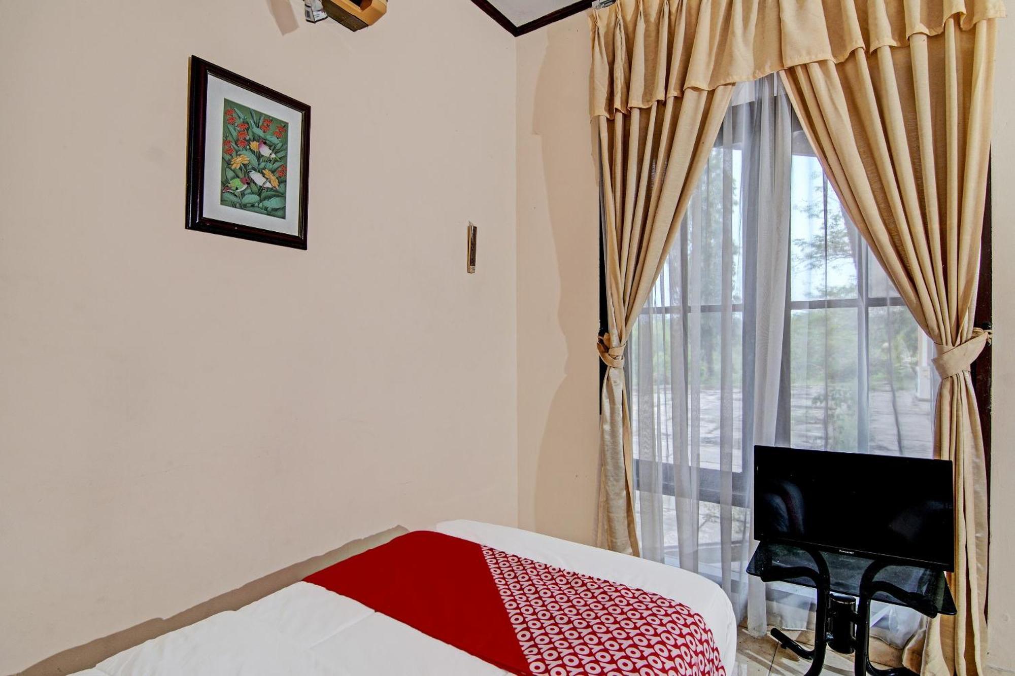 Oyo 92330 Hotel Rindu Sempadan Near Taman Wisata Rindu Sempadan プカンバル エクステリア 写真