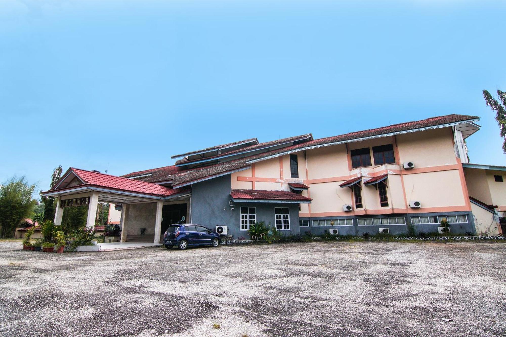 Oyo 92330 Hotel Rindu Sempadan Near Taman Wisata Rindu Sempadan プカンバル エクステリア 写真