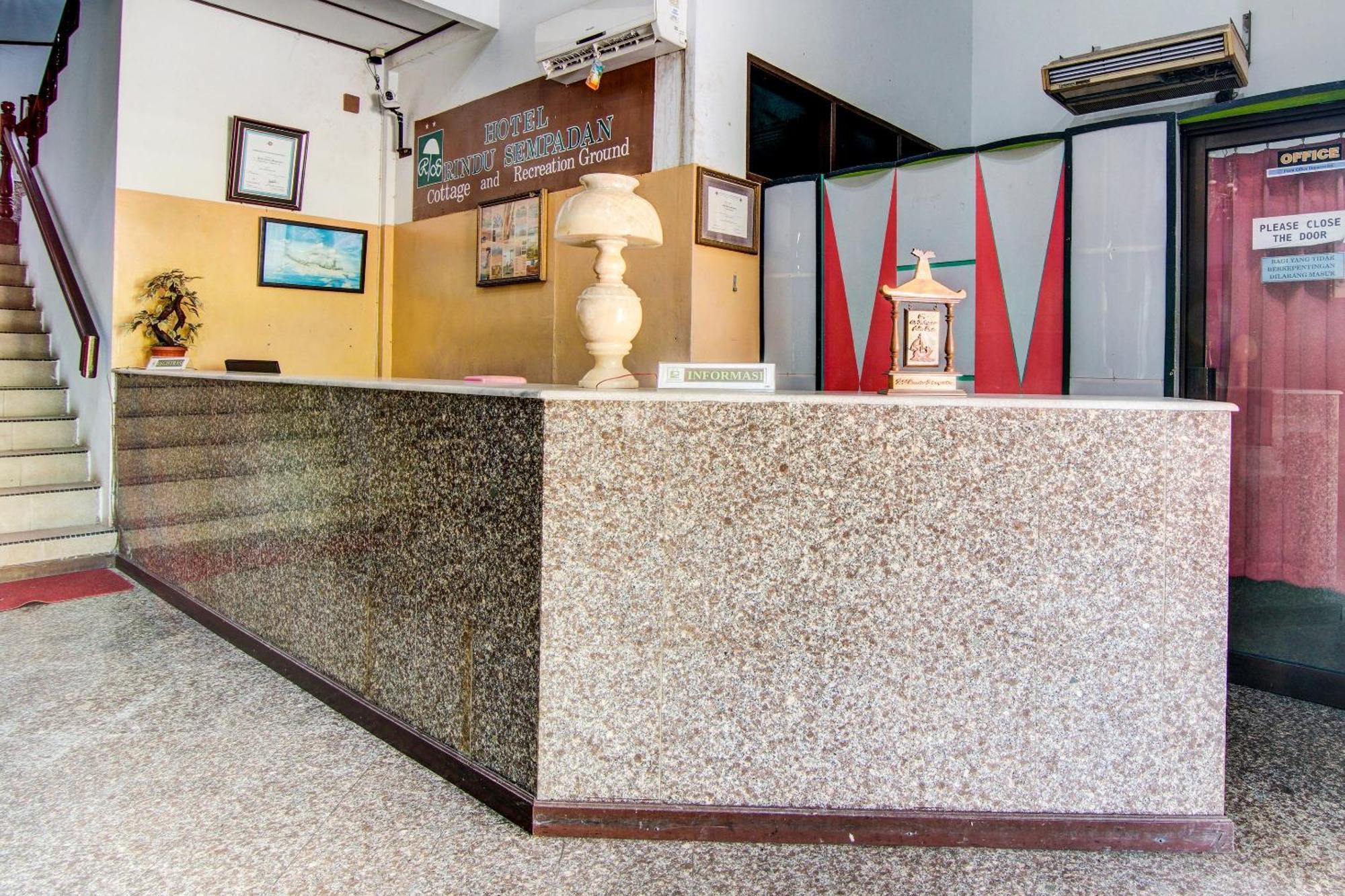 Oyo 92330 Hotel Rindu Sempadan Near Taman Wisata Rindu Sempadan プカンバル エクステリア 写真